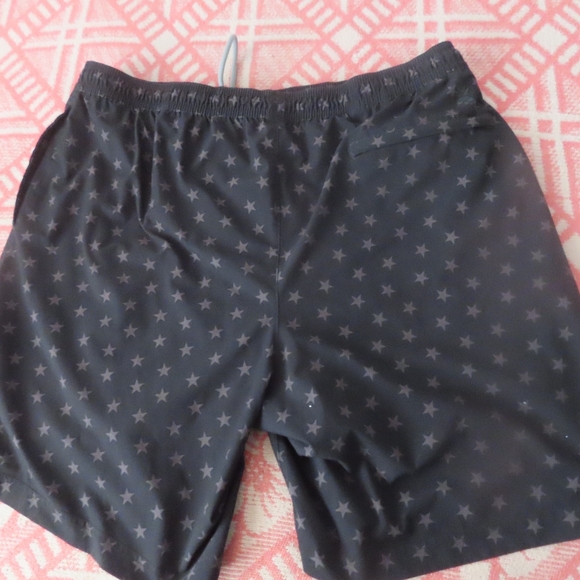 Chubbies Mens The Danger Zone Performance Shorts 7" Inseam Black Stars Size 2XL - Picture 5 of 6